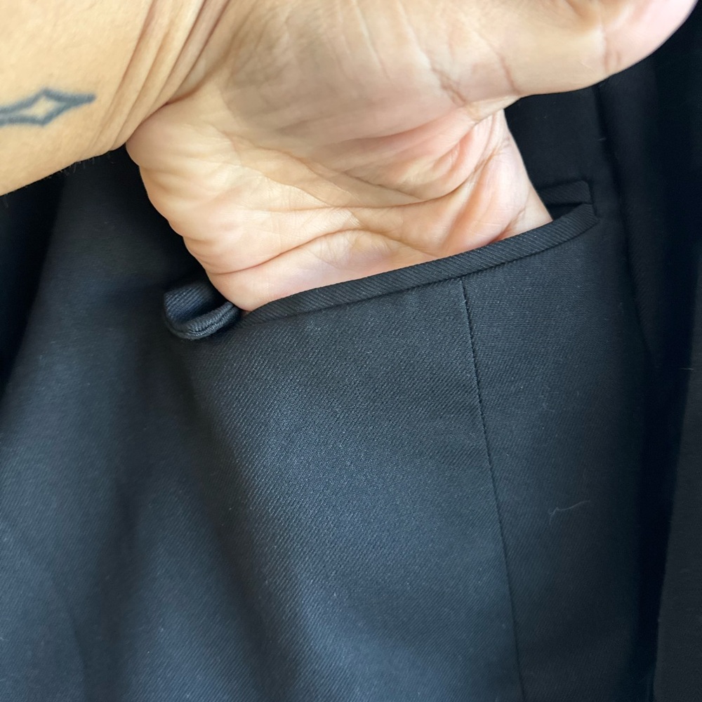 Banana Republic Black Women's Two-Button Blazer - Picture 9 of 10
